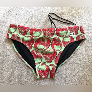 NWOT Walden Outdoor Athletic vibrant skull pattern swim brief size M